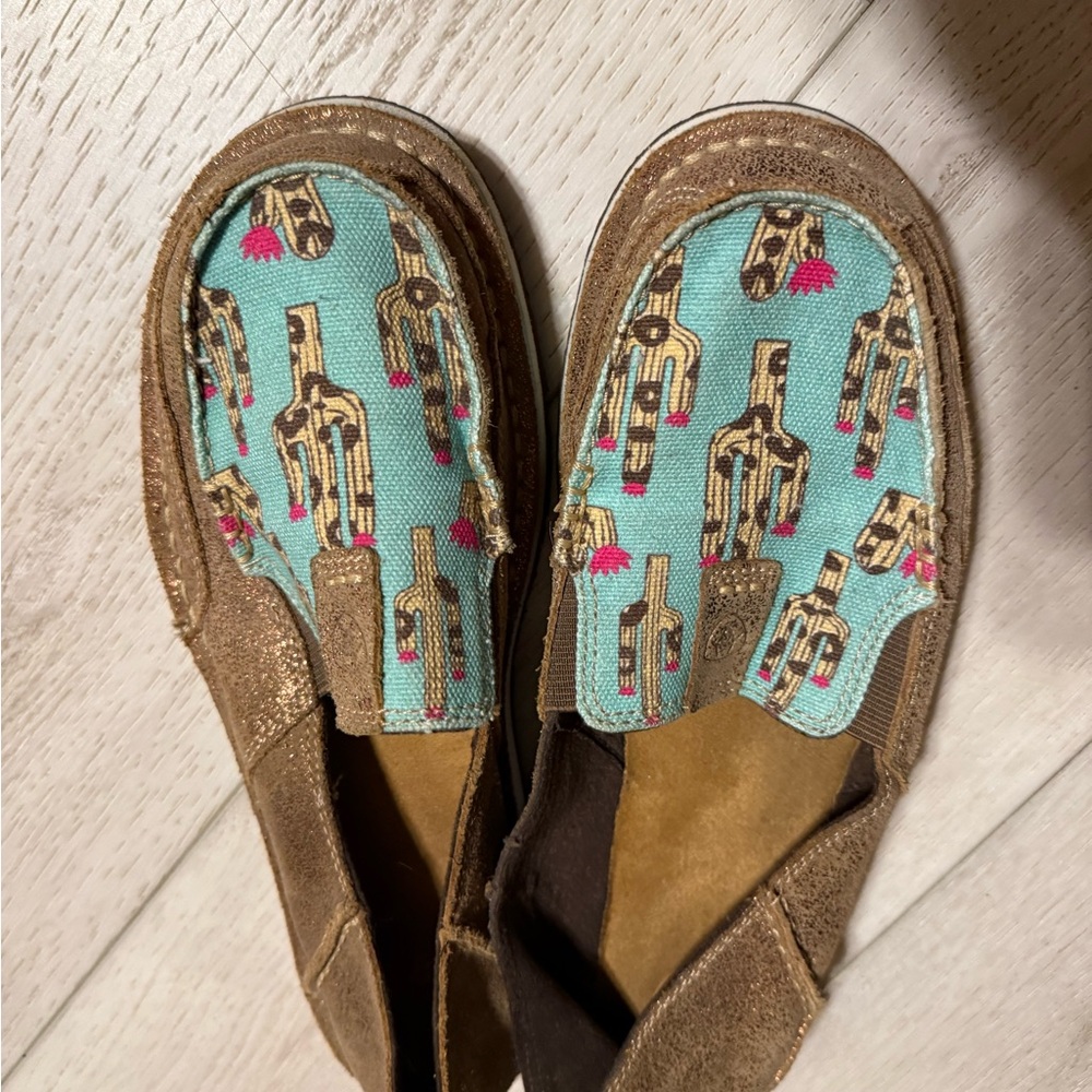 Brown Shoes with Patterned Insole Womens 9